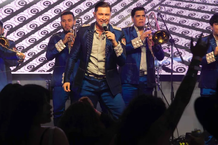 Banda Los Recoditos sufre intento de asalto en carretera