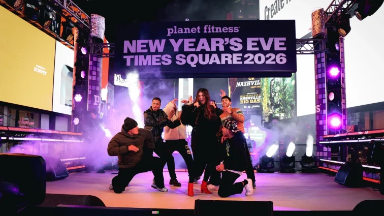 Ana Bárbara brilla en Times Square y representa a la música mexicana