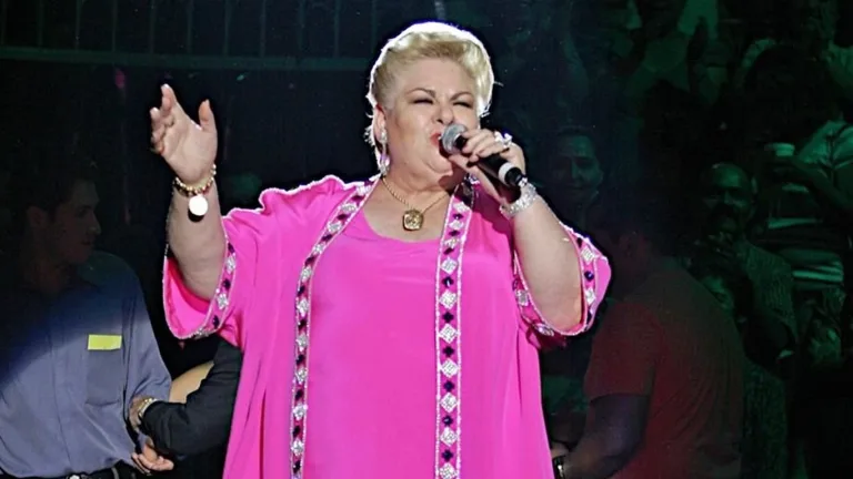 Paquita la del Barrio en concierto recordada a un año de su muerte