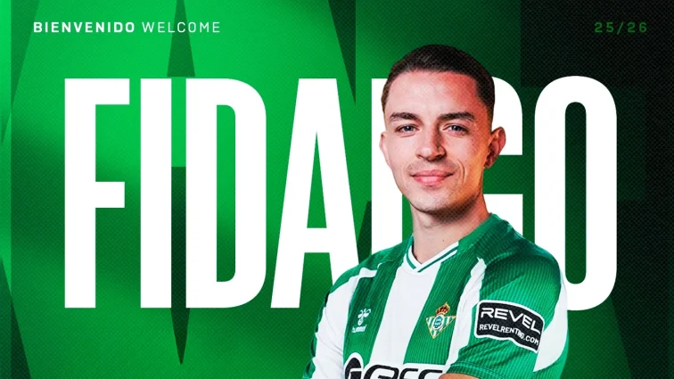 Álvaro Fidalgo en su primera convocatoria con el Real Betis