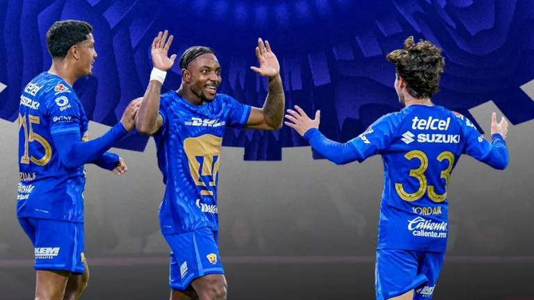 Álvaro Angulo celebra uno de sus goles en la victoria de Pumas ante Rayados Clausura 2026