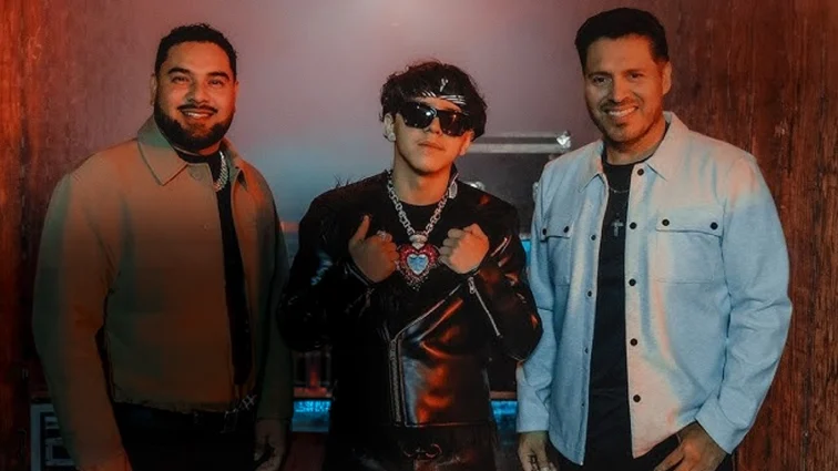 Banda MS y Xavi interpretan Aguántame en el Crypto.com Arena