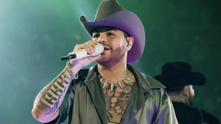 Eduin Caz nuevo look con barba en concierto