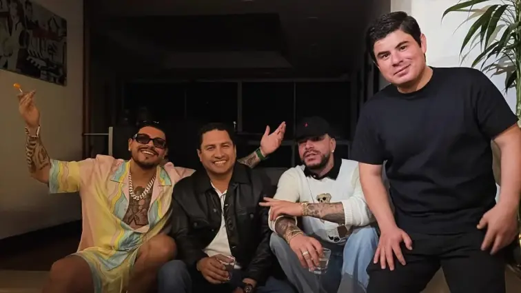 Julión Álvarez, Alfredo Olivas y Eduin Caz juntos en Colombia durante celebración