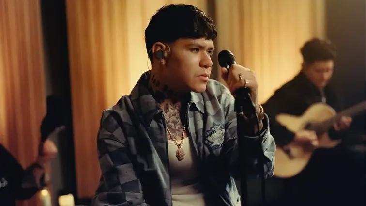 Junior H en Spotify Live Room durante presentación en vivo