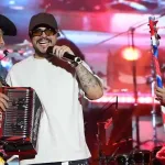 Eduin Caz canta con Los Tigres del Norte y se emociona en la Feria de Puebla 2026
