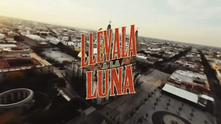 Julión Álvarez presenta su nuevo sencillo Llévala a La Luna acompañado por mariachi.