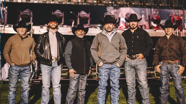 Intocable estrena Cuando se haga de noche, primer sencillo de su próximo álbum.