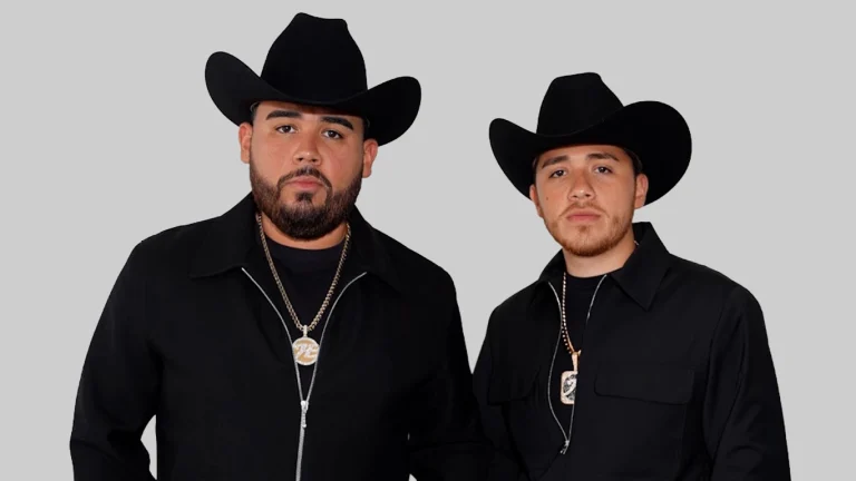 Hermanos Espinoza presentan la versión en vivo de 29:11 grabada en Vevo Studios.