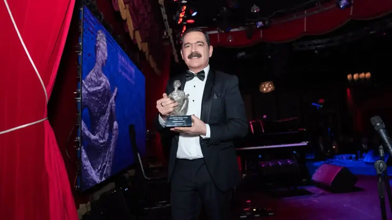 Retrato de Mario Quintero Lara, líder de Los Tucanes de Tijuana, reconocido por el Salón de la Fama de los Compositores Latinos en 2026.